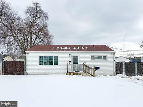 17 Gene Ave Photo 1