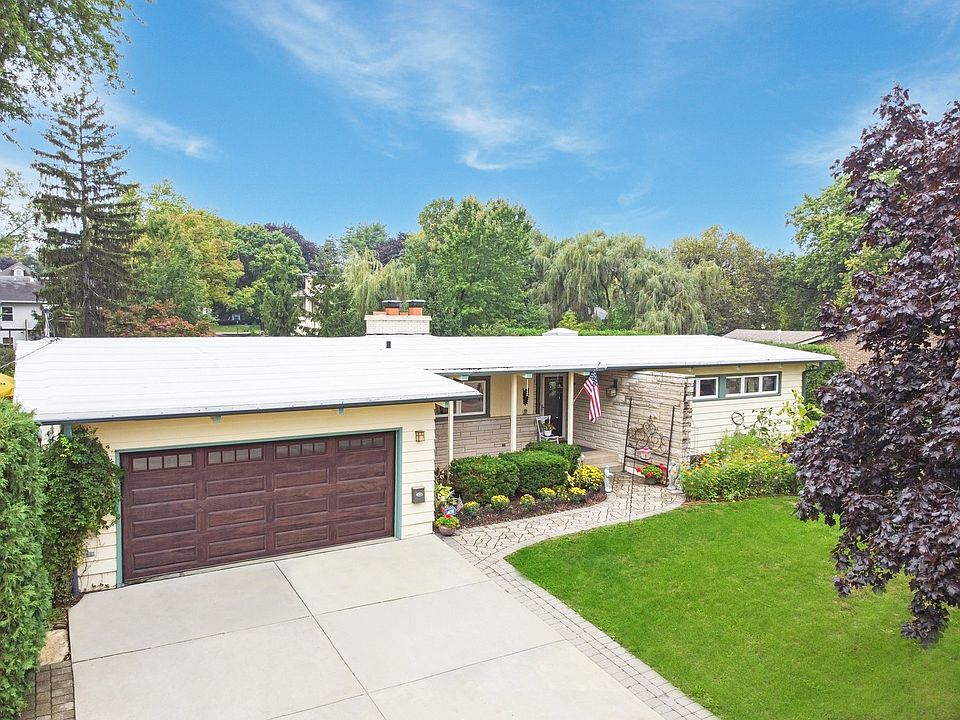 731 Pleasant St, Woodstock, IL 60098 Zillow