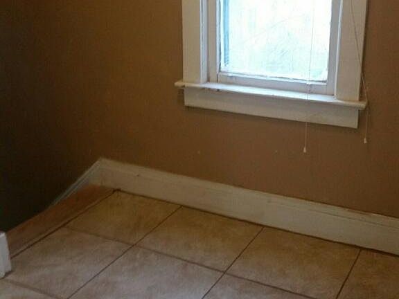 3rd image of 415 24th St APT 1