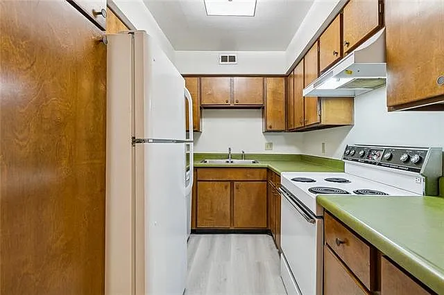 1419 Milan St #202 — Photo 7