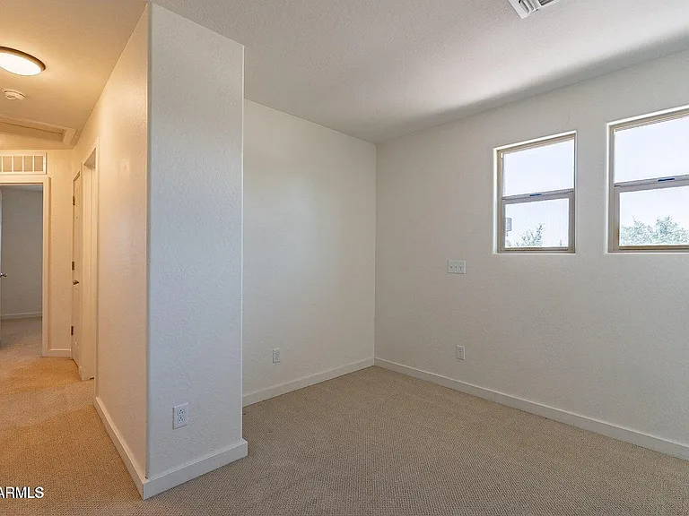 1061 S Hawk Ln — Photo 18