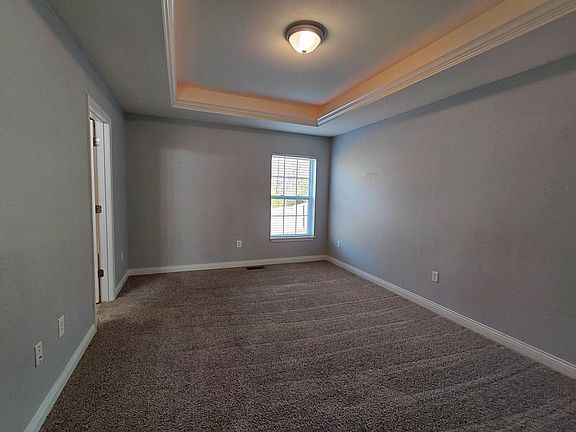 3rd image of 110 Lakeview Ct