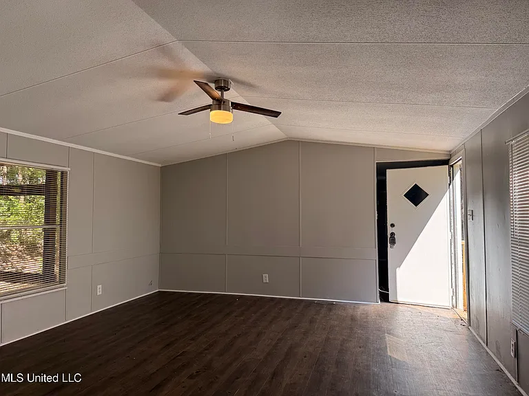 505 Hillview Ct — Photo 10