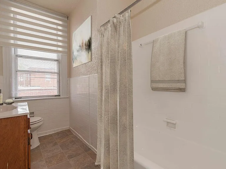 Oaklee Village Apartments — Photo 15