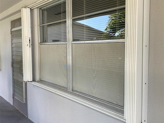 2nd image of 199 Oakridge M #199