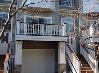 704 Fairfield Cir, Hopkins, MN 55305