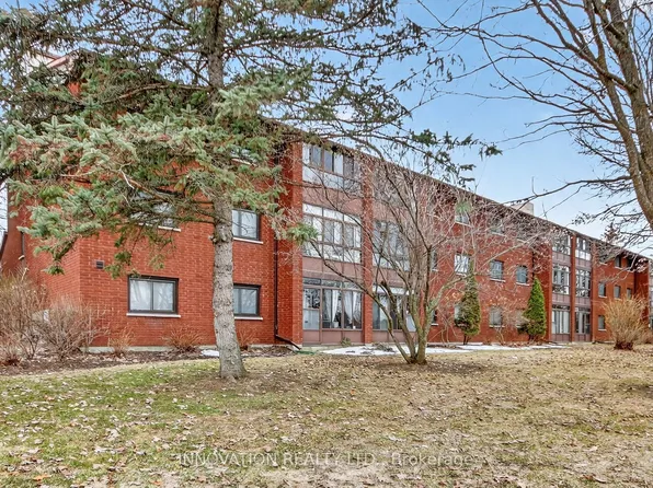15 Findlay Ave #108, Carleton Place, ON K7C 4A2