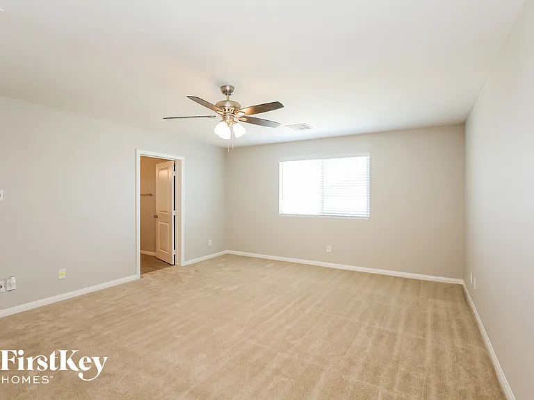 4730 Challenger St — Photo 7