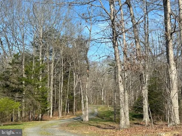 135 Cropp Rd, Fredericksburg, VA 22406