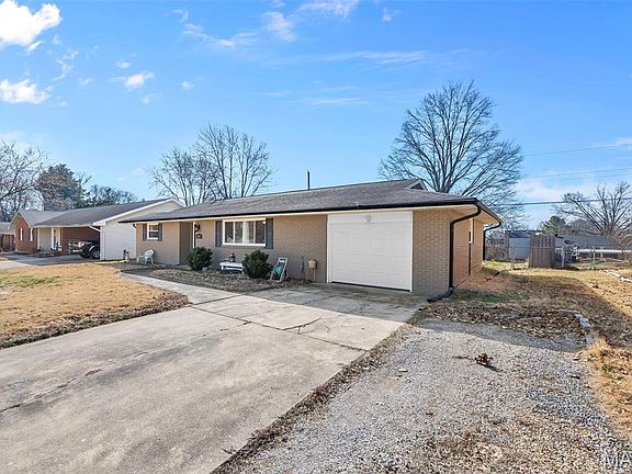 3rd image of 1823 Lawanda Dr