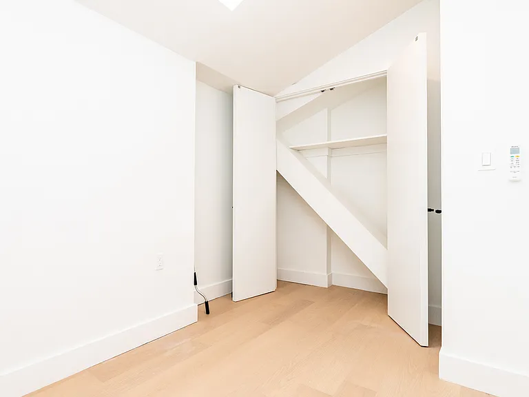 107 S 6th St #4J — Photo 12