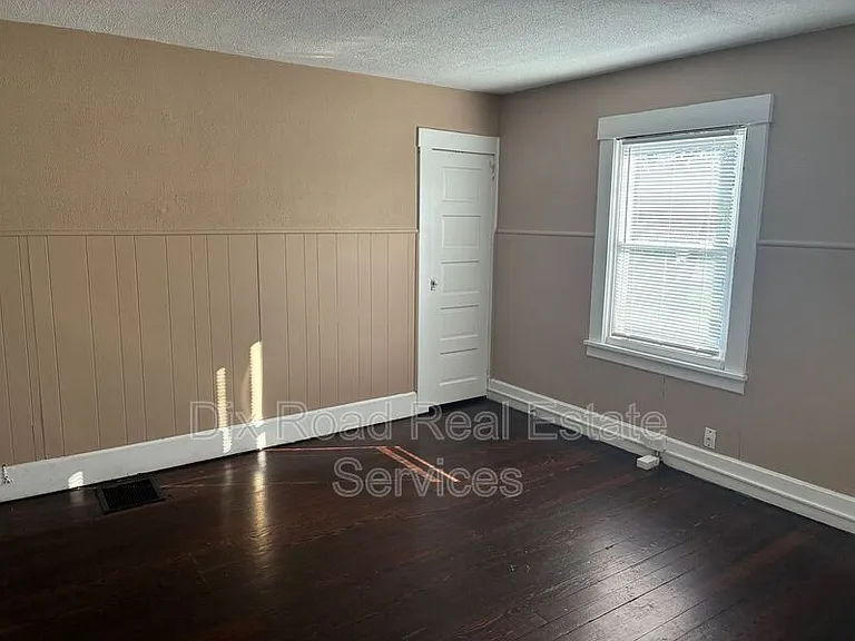 1002 Auburn St #2 — Photo 8