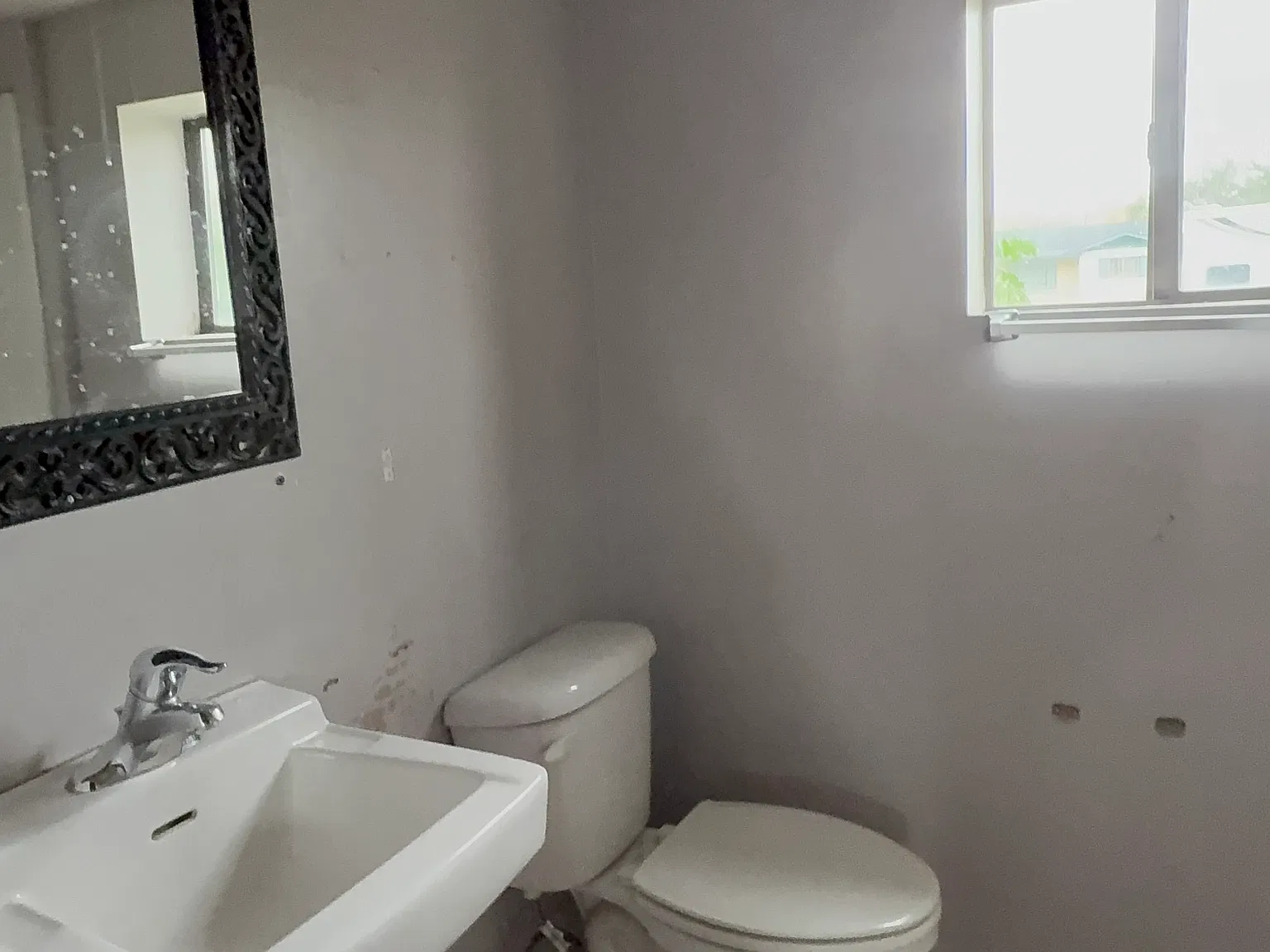 902 1/2 W Hopi Dr — Photo 2