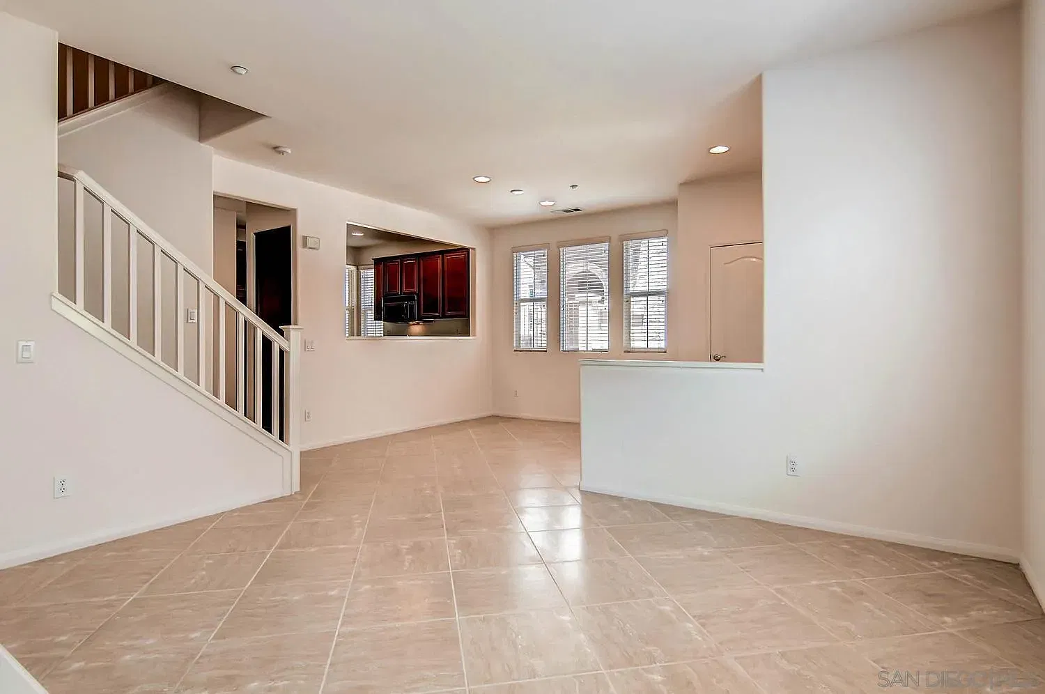 3 bed, 2.5 bath, 1642 sqft, $4,200 — Photo 3
