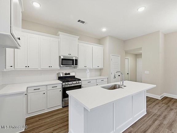 5th image of 108 Madisonville Dr