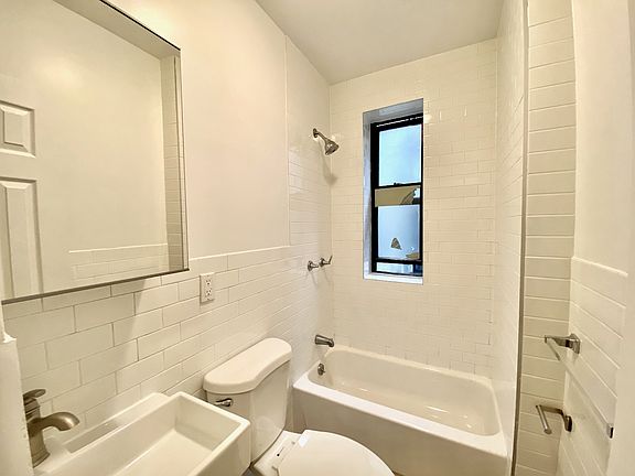 3rd image of 508 W 136th St APT 19