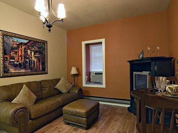 122 N Main St APT 8, Waynesville, NC 28786