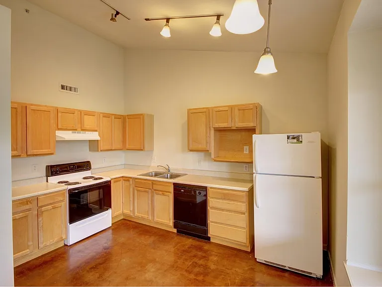 Scholar's Quad Collegiate Apartments — Photo 23