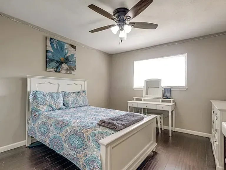5702 Woodgreen — Photo 2