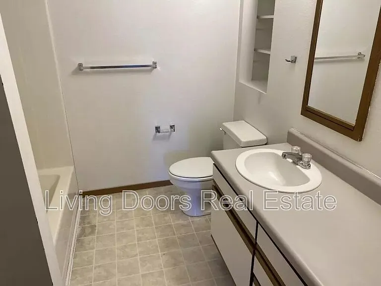 607 S Washington St #2 — Photo 6