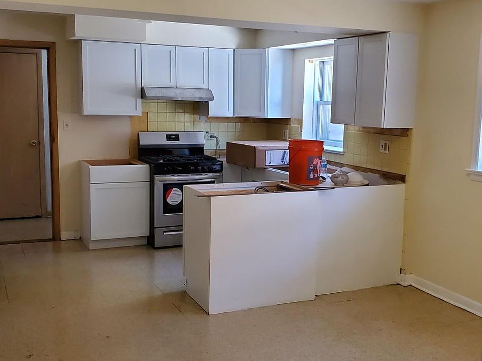 2nd image of 9044 N Churchill Cir
