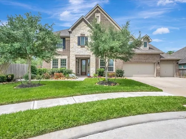 8033 Serenity Dr, Pearland, TX 77584