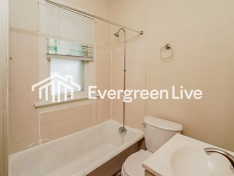 4418 N 57th St — Photo 14