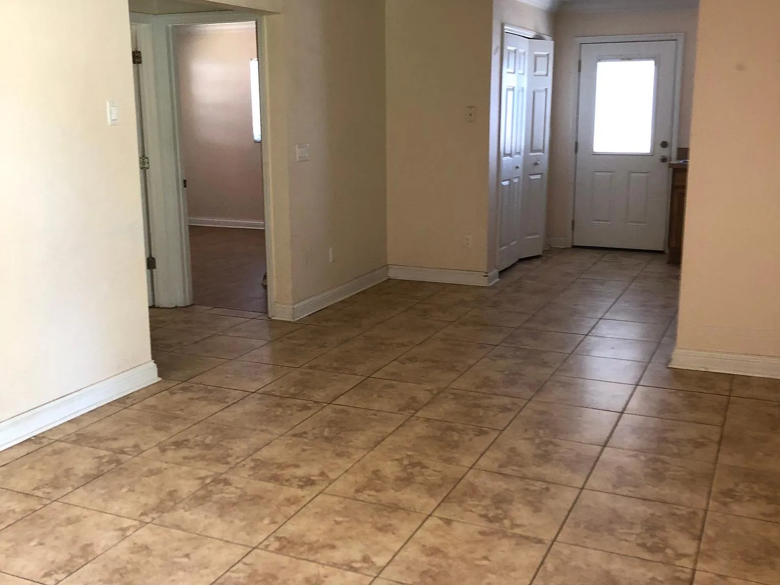 2 bed, 770 sqft, $1,600 — Photo 4