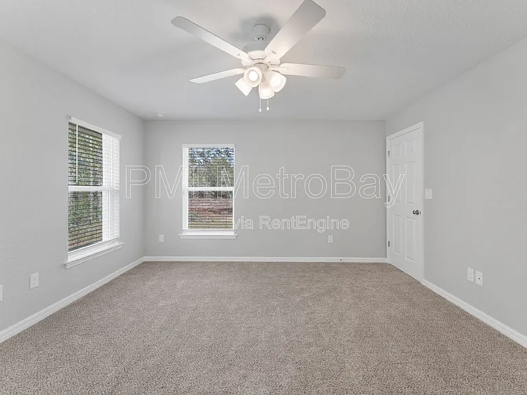 9461 N Sandree Dr — Photo 23