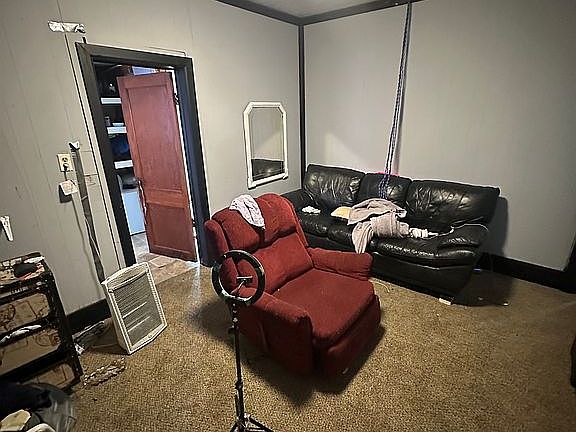 5th image of 322 W Union St