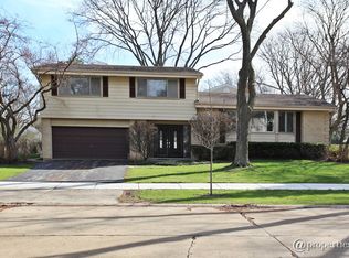 1831 Heather Ln, Northbrook, IL
