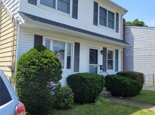 302 Fendale St, Franklin Square, NY 11010