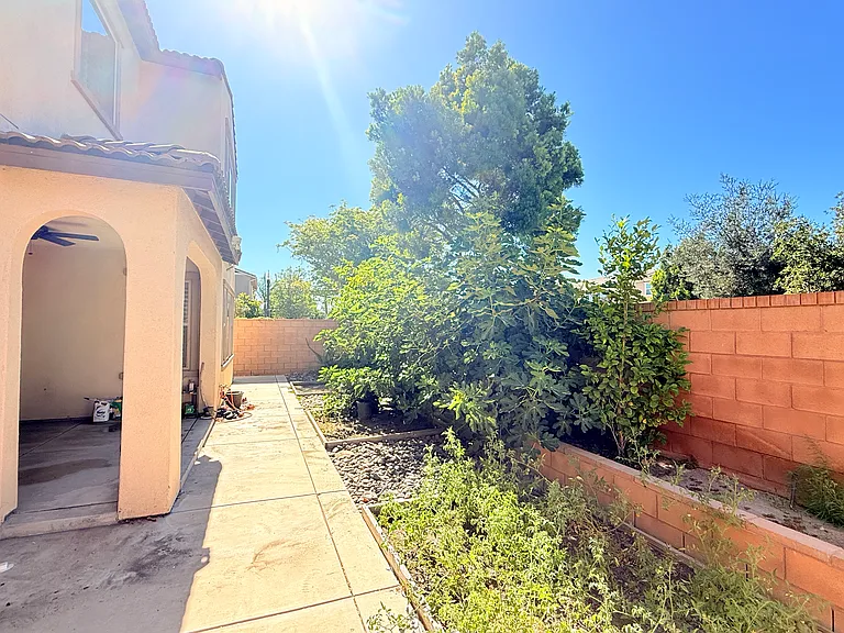 2751 E Agrarian St — Photo 39