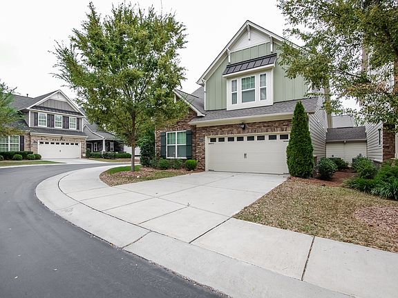 3rd image of 4523 Blackmuir Wood Cres