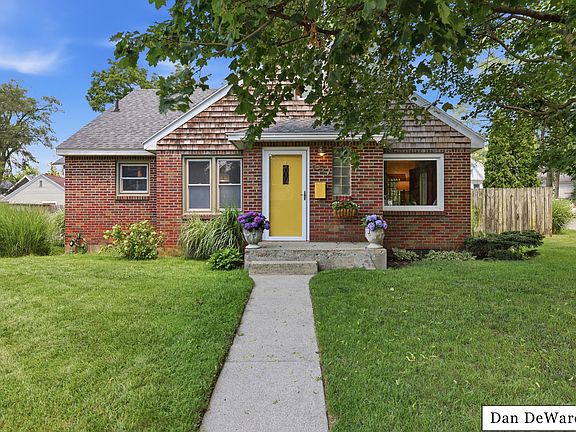 2nd image of 857 Merritt St SE