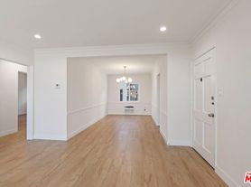 1250 N Crescent Heights Blvd