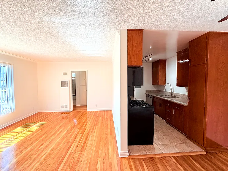 953 Wilcox Ave — Photo 6