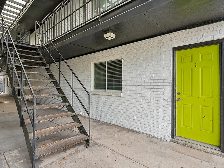 University Lofts — Photo 39