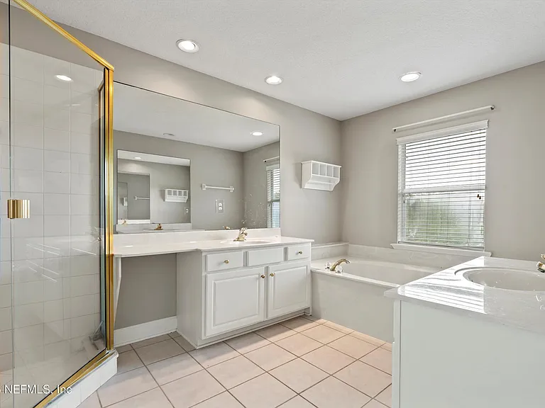 7610 Sentry Oak Cir W — Photo 20