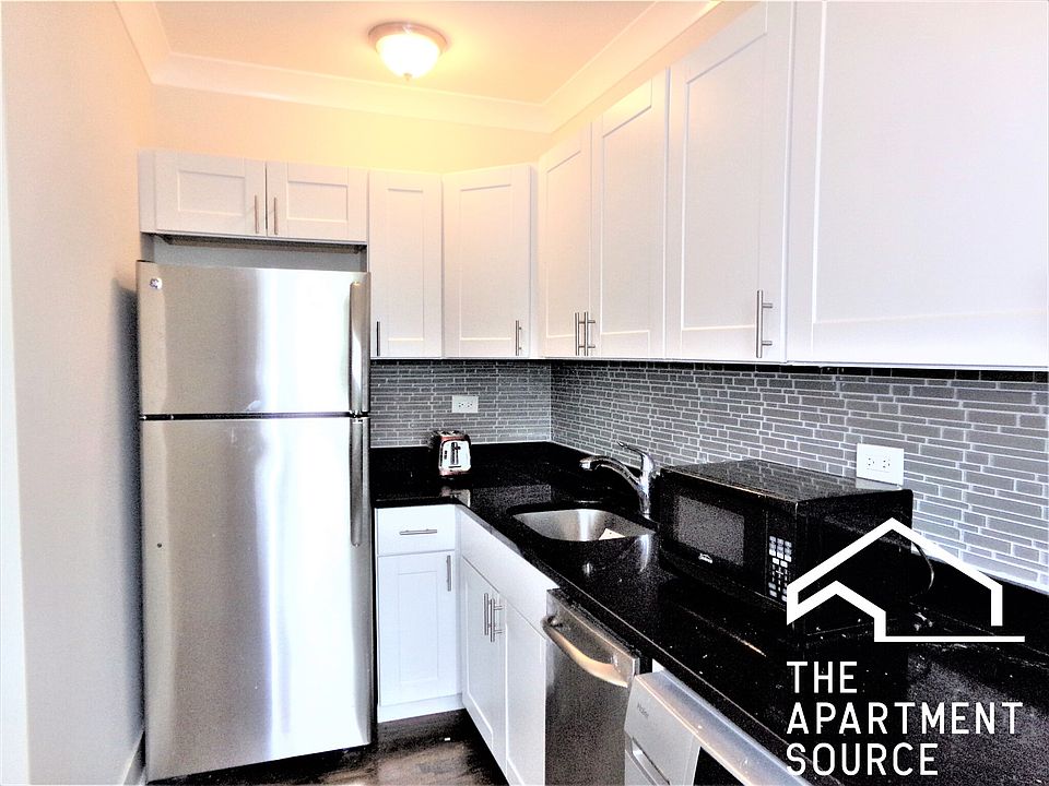 1st image of 2129 N Dayton St APT 306