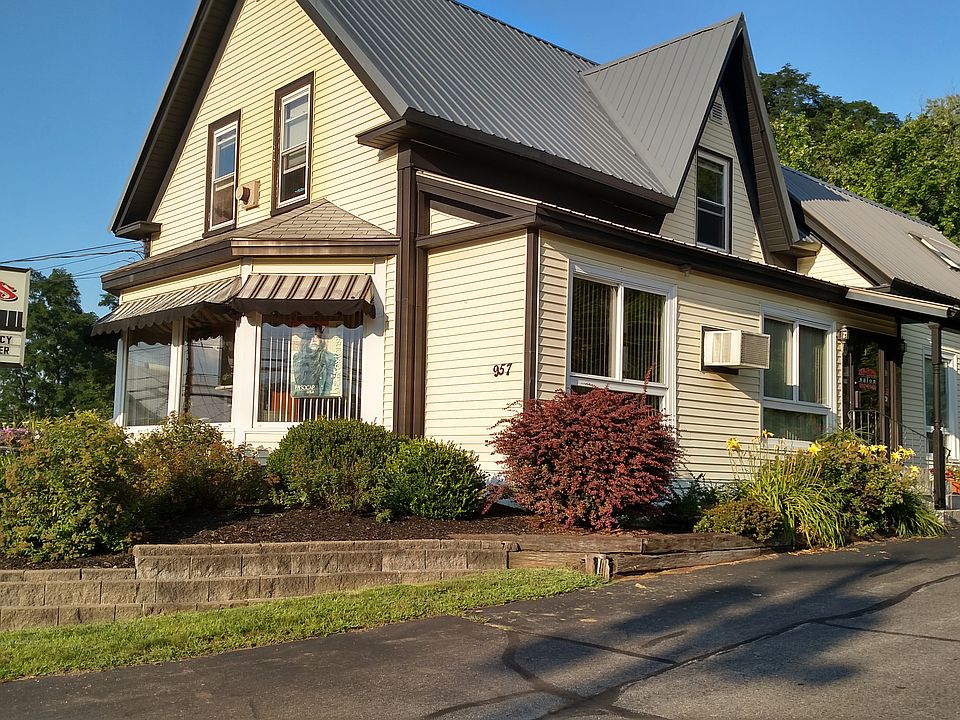 1 Bedroom 2nd Floor Apartment
957 Union Ave.
Lakeport, NH 03246
