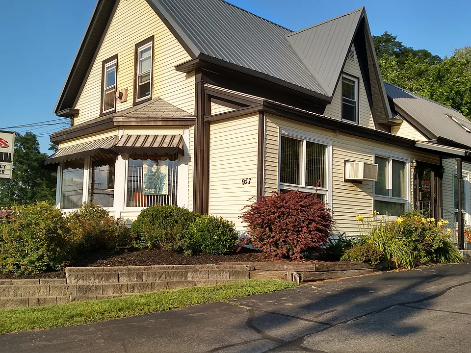 957 Union Ave #A