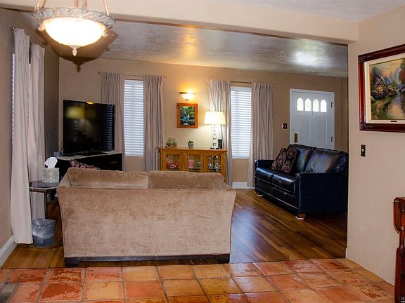 4th image of 815 W 2nd Street