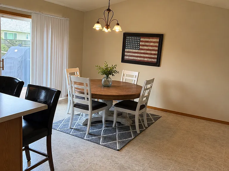 1824 Sherwood Blvd — Photo 7