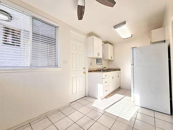 4th image of 3980 Ingraham St APT D