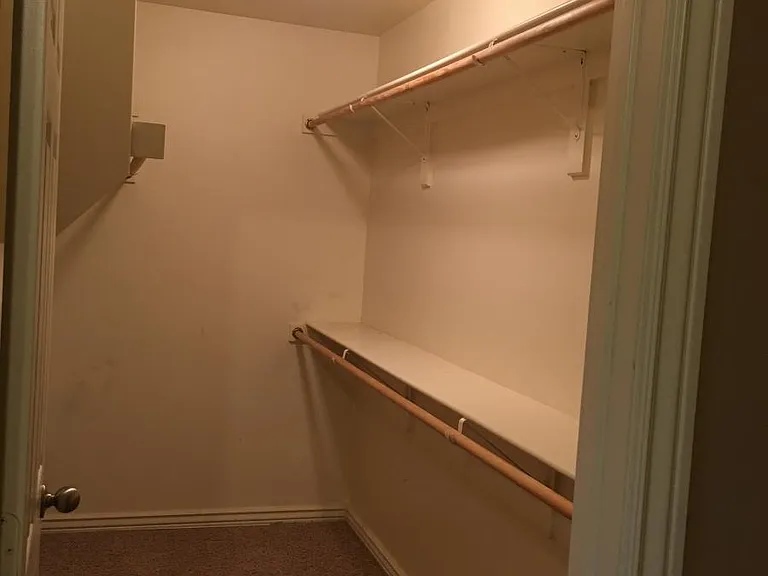 909 Oak Crossing Dr — Photo 11