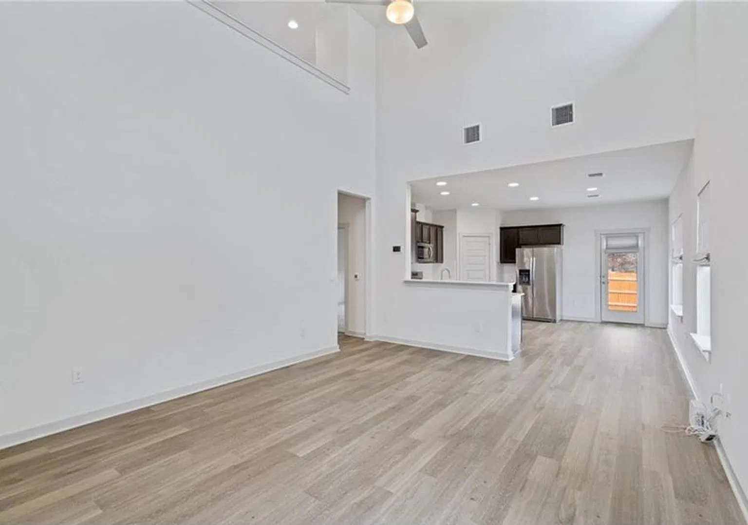 Modern 3-Bedroom Home with Flex Room & Fenced Backyard in Pioneer Hill — Photo 4