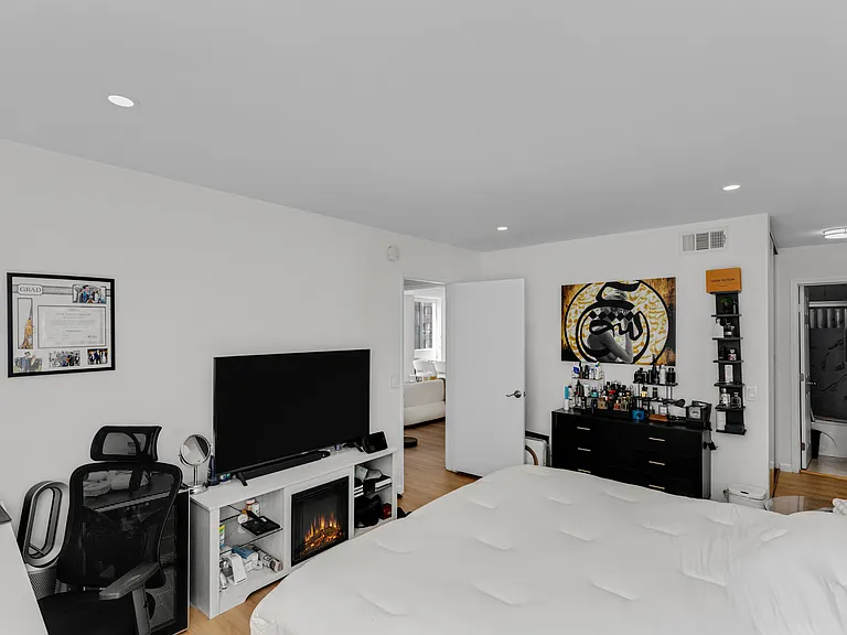 10747 Wilshire Blvd #902 — Photo 12