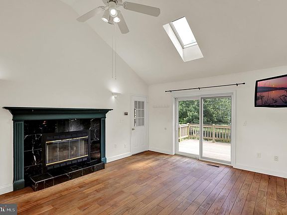 5th image of 19 Foxchase Ln