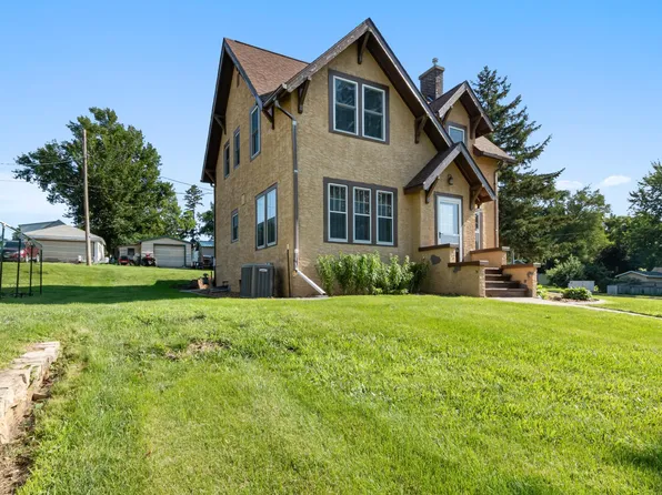 310 E 7th St, Starbuck, MN 56381